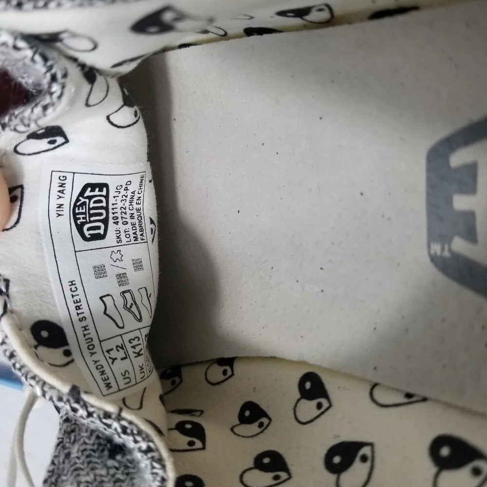 NWT HEY DUDE KIDS GRAY SHOES SIZE YOUTH 1